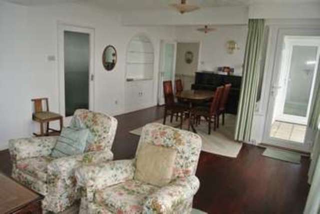 Image of 3 bedroom Flat to rent in West Parade Worthing BN11 at West Parade  Worthing, BN11 3QY