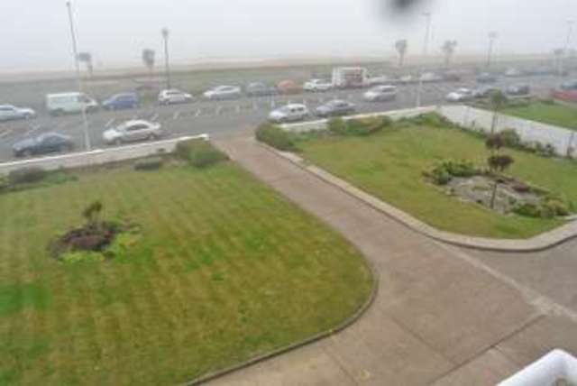  Image of 3 bedroom Flat to rent in West Parade Worthing BN11 at West Parade  Worthing, BN11 3QY