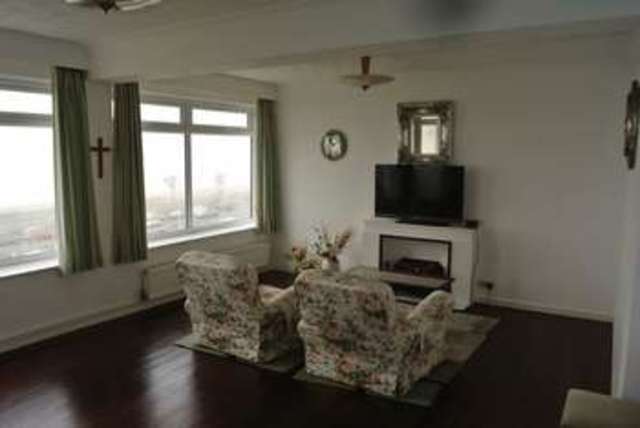  Image of 3 bedroom Flat to rent in West Parade Worthing BN11 at West Parade  Worthing, BN11 3QY