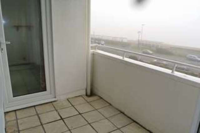  Image of 3 bedroom Flat to rent in West Parade Worthing BN11 at West Parade  Worthing, BN11 3QY