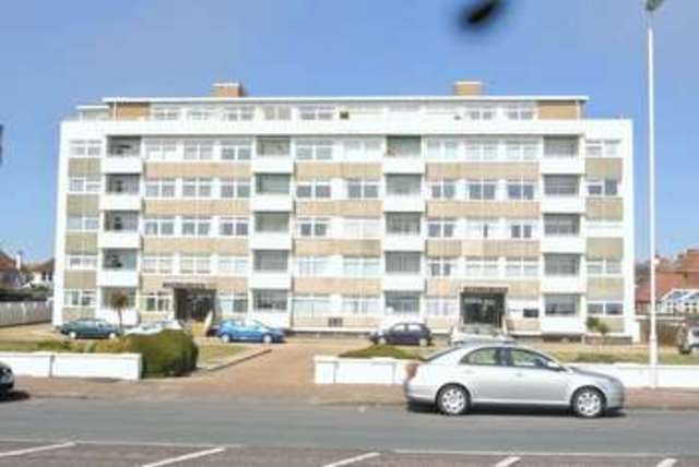  Image of 3 bedroom Flat to rent in West Parade Worthing BN11 at West Parade  Worthing, BN11 3QY