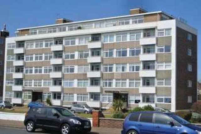  Image of 3 bedroom Flat to rent in West Parade Worthing BN11 at West Parade  Worthing, BN11 3QY