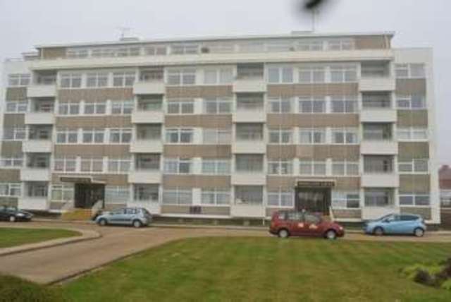  Image of 3 bedroom Flat to rent in West Parade Worthing BN11 at West Parade  Worthing, BN11 3QY