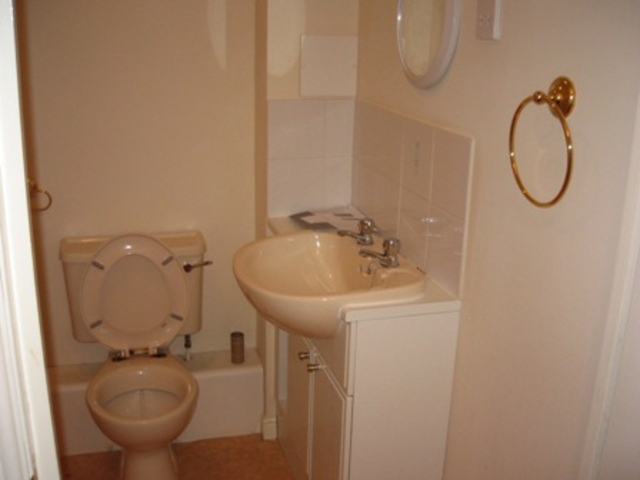  Image of 2 bedroom Flat to rent in West Street Paisley PA1 at Paisley Renfrewshire Renfrewshire, PA1 2UJ