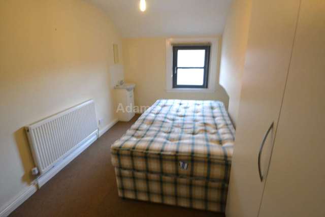  Image of 1 bedroom House Share to rent in West Street Reading RG1 at West Street  Reading, RG1 1TT