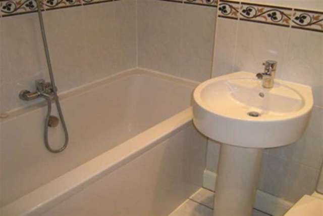  Image of 3 bedroom Detached house to rent in Covington Road Emsworth PO10 at Emsworth, PO10 8SY