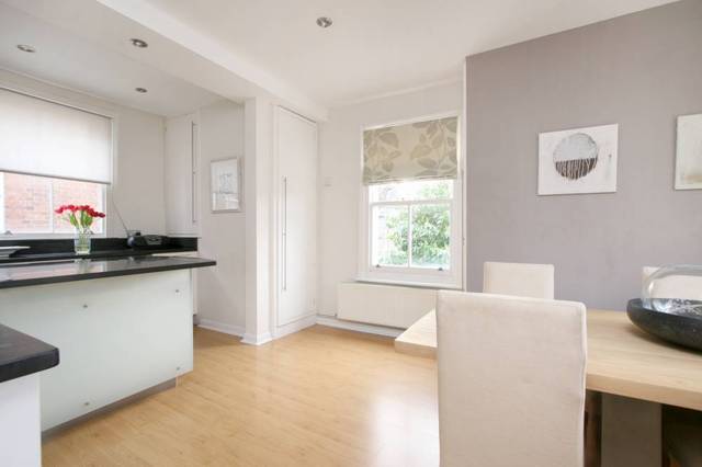  Image of 2 bedroom Maisonette to rent in Western Lane London SW12 at Western Lane  London, SW12 8JS