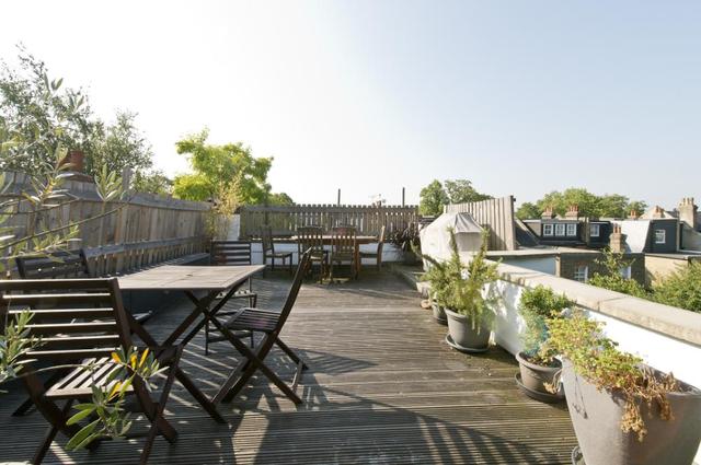  Image of 2 bedroom Maisonette to rent in Western Lane London SW12 at Western Lane  London, SW12 8JS