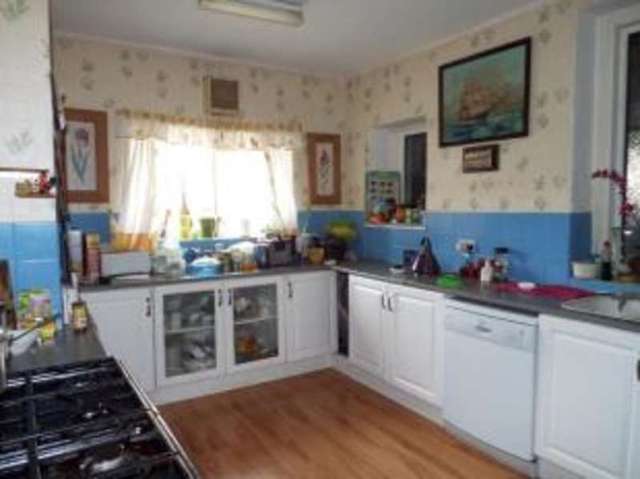  Image of 5 bedroom End of Terrace for sale in Dickenson Road Weston-super-Mare BS23 at Weston-super-Mare Somerset Weston-super-Mare, BS23 1YW