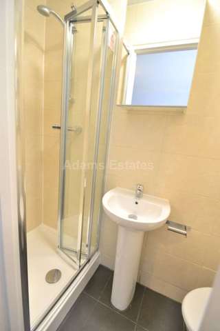  Image of 6 bedroom Detached house to rent in Whitby Drive Reading RG1 at Whitby Drive  Reading, RG1 5HW