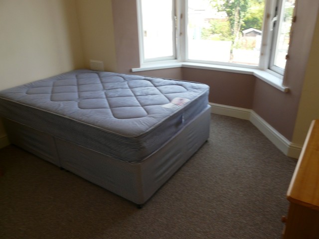  Image of 3 bedroom Flat to rent in Whitchurch Road Heath Cardiff CF14 at Cardiff, CF14 3NF