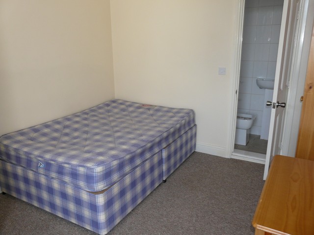  Image of 3 bedroom Flat to rent in Whitchurch Road Heath Cardiff CF14 at Cardiff, CF14 3NF