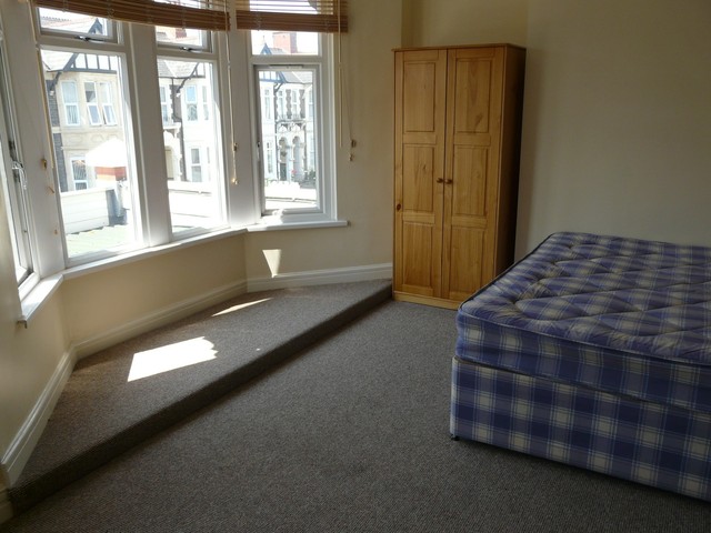  Image of 3 bedroom Flat to rent in Whitchurch Road Heath Cardiff CF14 at Cardiff, CF14 3NF