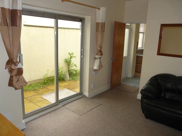  Image of 2 bedroom Ground Flat to rent in Whitchurch Road Heath Cardiff CF14 at Ground Floor  Cardiff, CF14 3JR