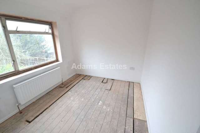  Image of 3 bedroom Semi-Detached house to rent in Windermere Road Reading RG2 at Windermere Road  Reading, RG2 7HR