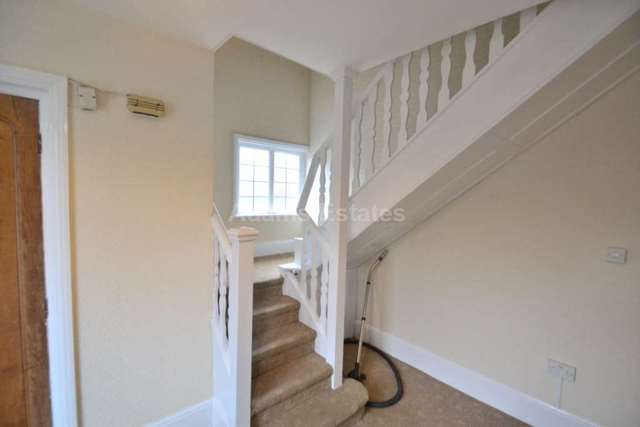  Image of 4 bedroom Detached house to rent in Wokingham Road Earley Reading RG6 at Wokingham Road  Reading, RG6 7DU
