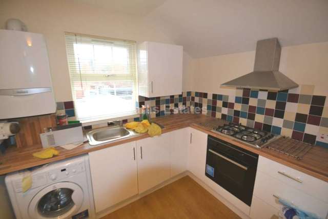  Image of 2 bedroom Flat to rent in Wokingham Road Earley Reading RG6 at Wokingham Road  Reading, RG6 1LH