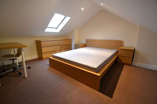  Image of 2 bedroom Flat to rent in Wokingham Road Earley Reading RG6 at Wokingham Road  Reading, RG6 1LH