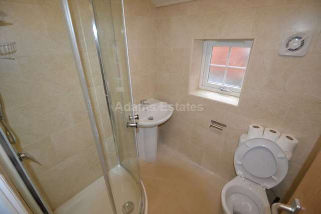  Image of 2 bedroom Flat to rent in Wokingham Road Earley Reading RG6 at Wokingham Road  Reading, RG6 1LH