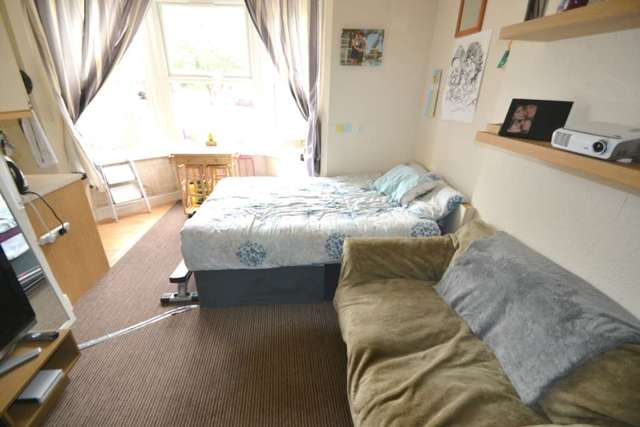  Image of 1 bedroom Studio flat to rent in Wokingham Road Earley Reading RG6 at Wokingham Road  Reading, RG6 1JL