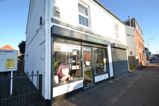  Image of Detached house to rent in Wokingham Road Earley Reading RG6 at Wokingham Road  Reading, RG6 1LT