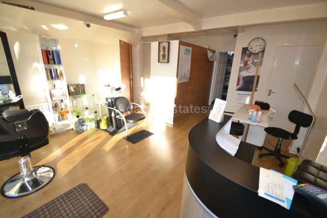  Image of Detached house to rent in Wokingham Road Earley Reading RG6 at Wokingham Road  Reading, RG6 1LT