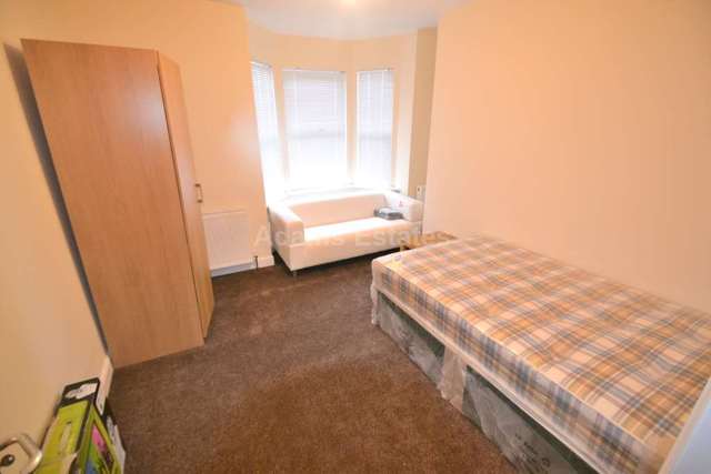  Image of 1 bedroom House Share to rent in Wokingham Road Earley Reading RG6 at Wokingham Road  Reading, RG6 1LH