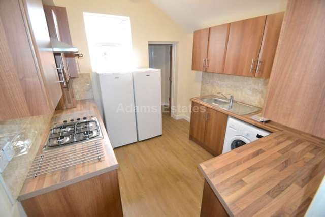  Image of 1 bedroom House Share to rent in Wokingham Road Earley Reading RG6 at Wokingham Road  Reading, RG6 1LH