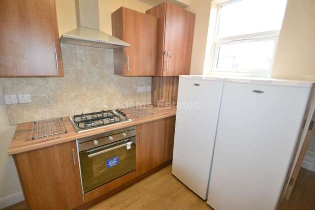  Image of 1 bedroom House Share to rent in Wokingham Road Earley Reading RG6 at Wokingham Road  Reading, RG6 1LH
