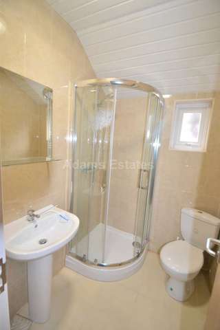  Image of 1 bedroom House Share to rent in Wokingham Road Earley Reading RG6 at Wokingham Road  Reading, RG6 1LH
