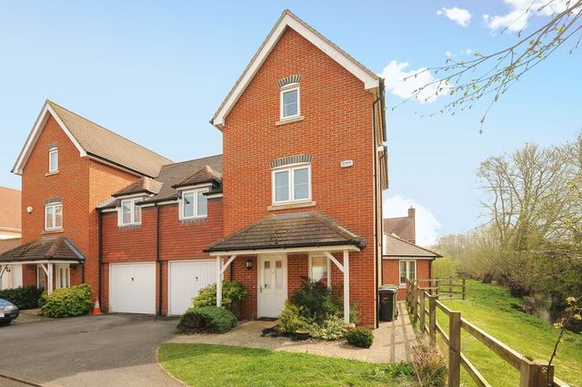  Image of 5 bedroom Semi-Detached house for sale in Wolage Drive Grove Wantage OX12 at Wolage Drive Grove Wantage, OX12 9FB