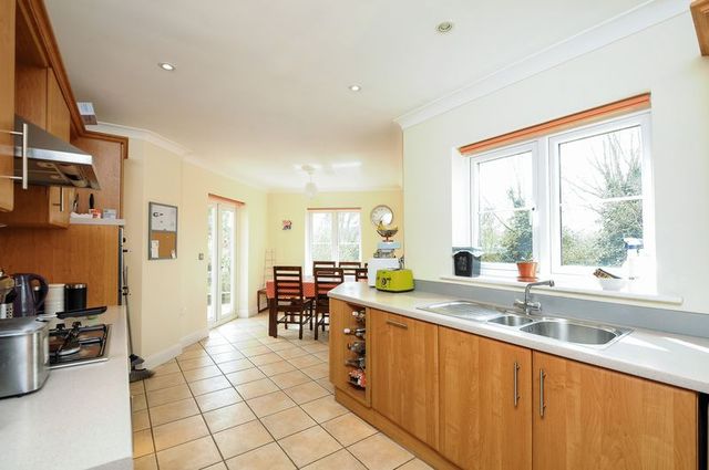  Image of 5 bedroom Semi-Detached house for sale in Wolage Drive Grove Wantage OX12 at Wolage Drive Grove Wantage, OX12 9FB