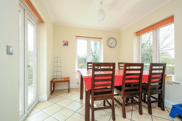  Image of 5 bedroom Semi-Detached house for sale in Wolage Drive Grove Wantage OX12 at Wolage Drive Grove Wantage, OX12 9FB