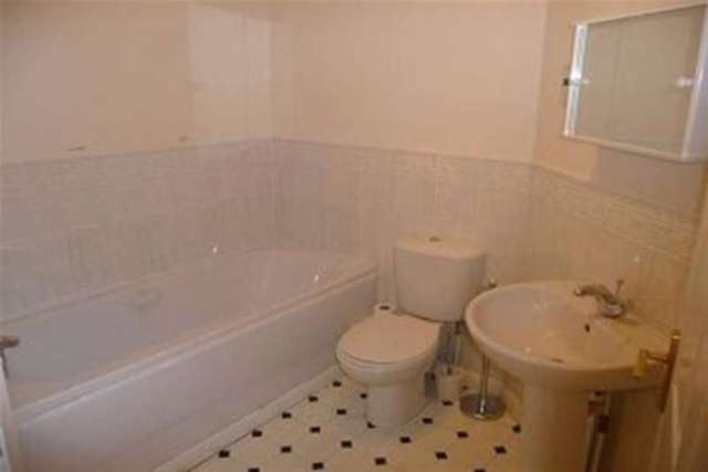  Image of 2 bedroom Flat to rent in Woodburn Park Hamilton ML3 at Hamilton, ML3 6AL