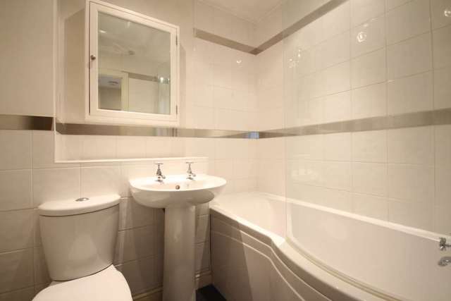 Image of 2 bedroom End of Terrace to rent in Woodhouse Street Binfield Bracknell RG42 at Woodhouse Street Binfield Bracknell, RG42 4RA