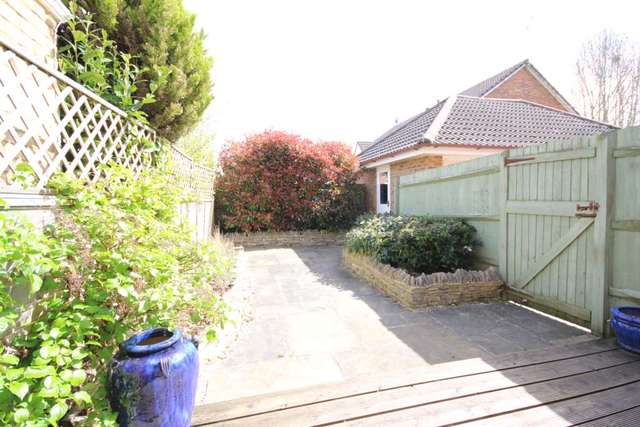  Image of 2 bedroom End of Terrace to rent in Woodhouse Street Binfield Bracknell RG42 at Woodhouse Street Binfield Bracknell, RG42 4RA