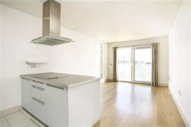  Image of 2 bedroom Flat to rent in Woodman Mews Kew Richmond TW9 at Kew, TW9 4AP