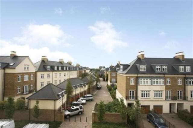  Image of 2 bedroom Flat to rent in Woodman Mews Kew Richmond TW9 at Kew, TW9 4AP