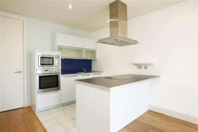  Image of 2 bedroom Flat to rent in Woodman Mews Kew Richmond TW9 at Kew, TW9 4AP