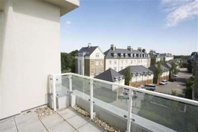  Image of 2 bedroom Flat to rent in Woodman Mews Kew Richmond TW9 at Kew, TW9 4AP