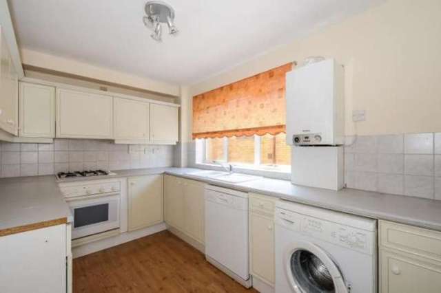  Image of 2 bedroom Flat to rent in Worple Road London SW19 at London  Wimbledon, SW19 4LS