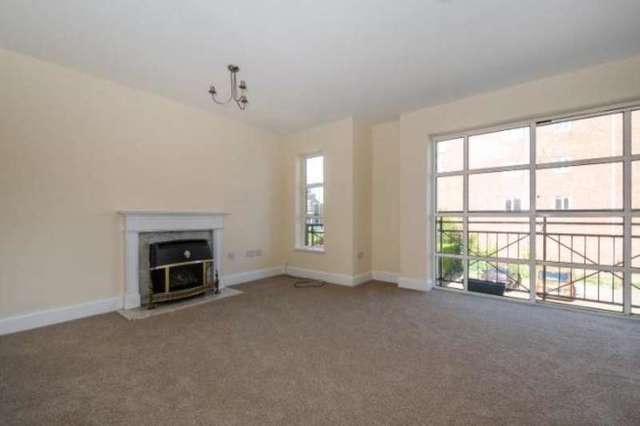  Image of 2 bedroom Flat to rent in Worple Road London SW19 at London  Wimbledon, SW19 4LS