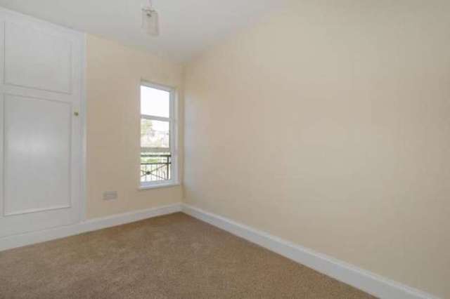  Image of 2 bedroom Flat to rent in Worple Road London SW19 at London  Wimbledon, SW19 4LS