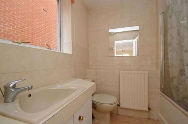  Image of 2 bedroom Flat to rent in Worple Road London SW19 at London  Wimbledon, SW19 4LS