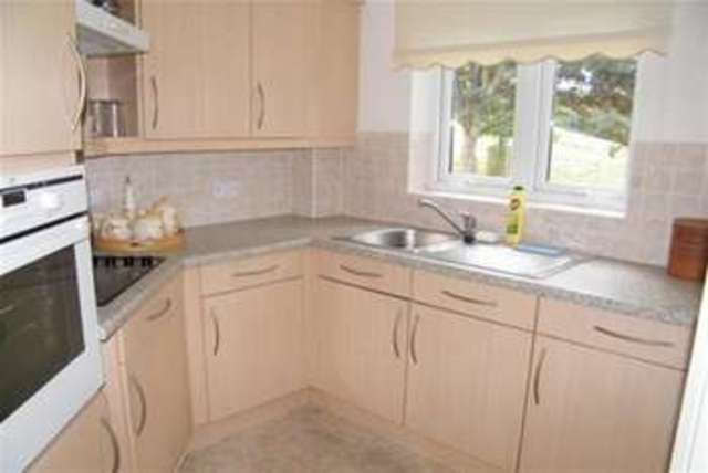  Image of 1 bedroom Flat to rent in Yeovil BA21 at Yeovil, BA21 4HB