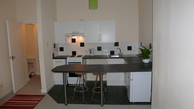  Image of Apartment to rent in Pine Tree Glen Westbourne Bournemouth BH4 at 5 Pine Tree Glen Westbourne Bournemouth, BH4 9EJ