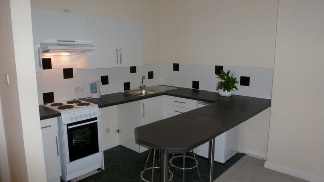  Image of Apartment to rent in Pine Tree Glen Westbourne Bournemouth BH4 at 5 Pine Tree Glen Westbourne Bournemouth, BH4 9EJ