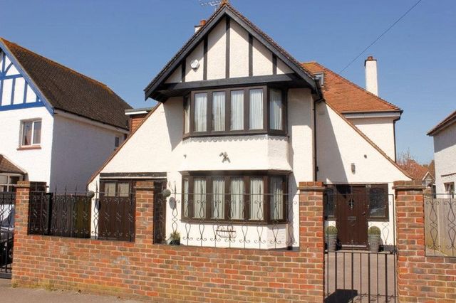  Image of 4 bedroom Detached house for sale in Sturges Road Bognor Regis PO21 at Sturges Road  Bognor Regis, PO21 2AH