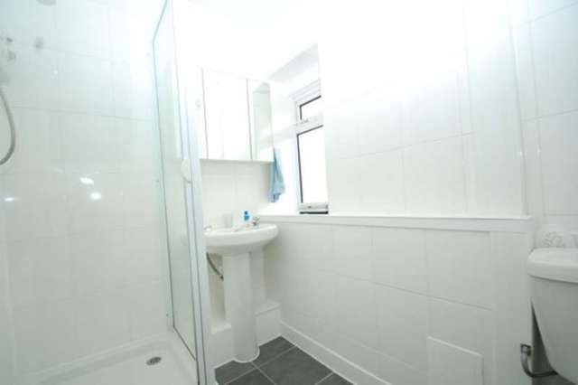  Image of 3 bedroom Flat for sale in Kingsbridge Drive Glasgow G44 at 116 Kingsbridge Drive  Kingspark, G44 4JS