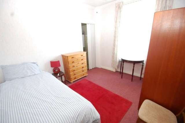  Image of 3 bedroom Flat for sale in Kingsbridge Drive Glasgow G44 at 118 Kingsbridge Drive  Kingspark, G44 4JS